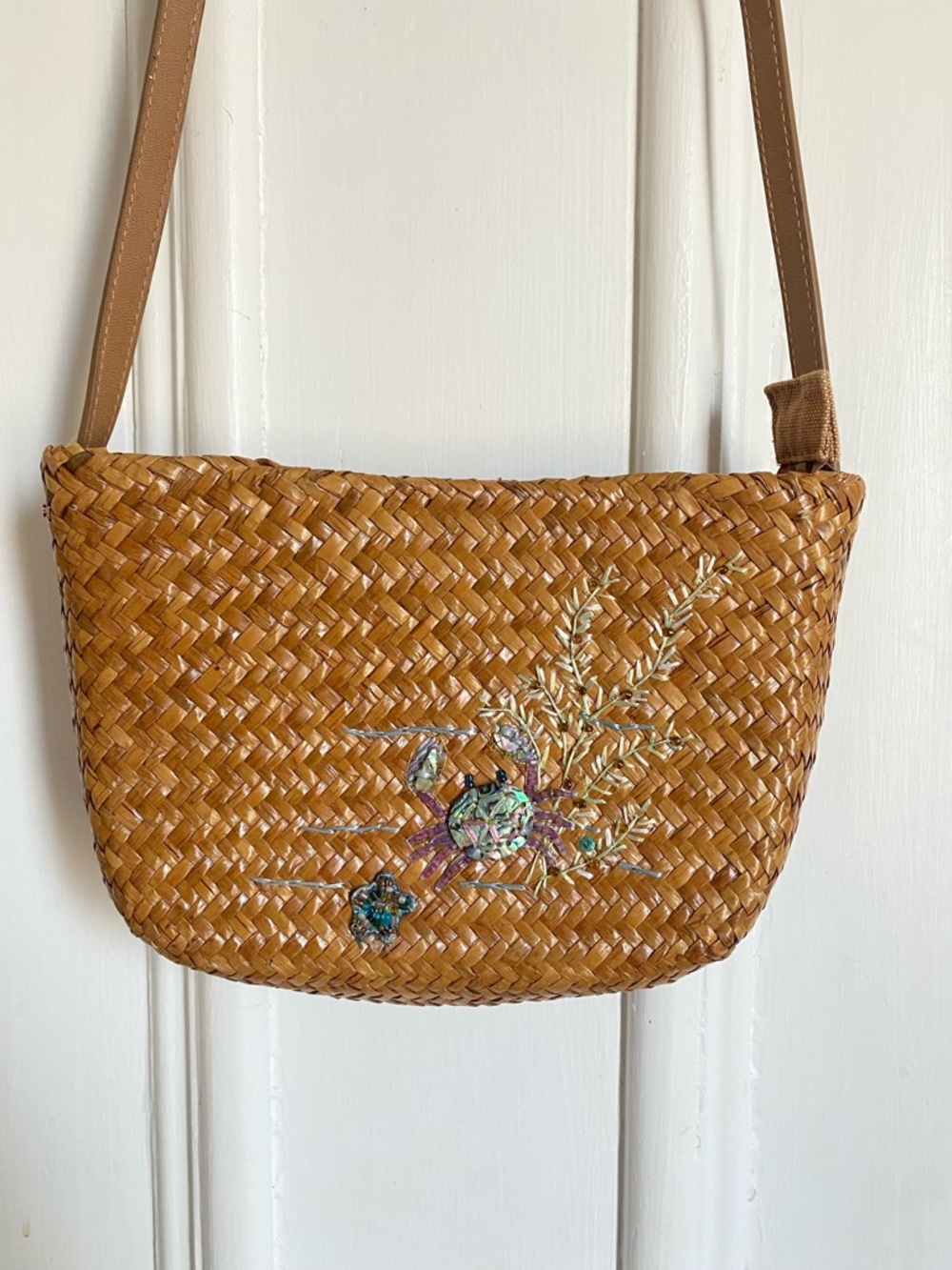 Vintage Woven Straw Crossbody Bag with Embellished Crab & Floral Detail - Tan